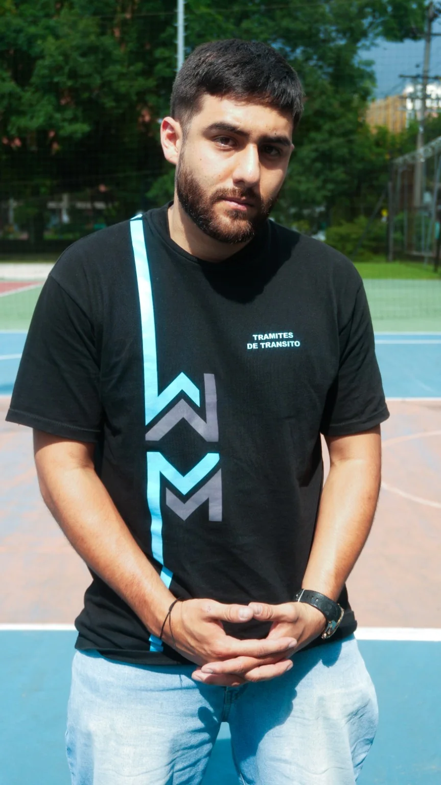 Julián Castrillón Morales con la camiseta negra de Morales Asesorías.